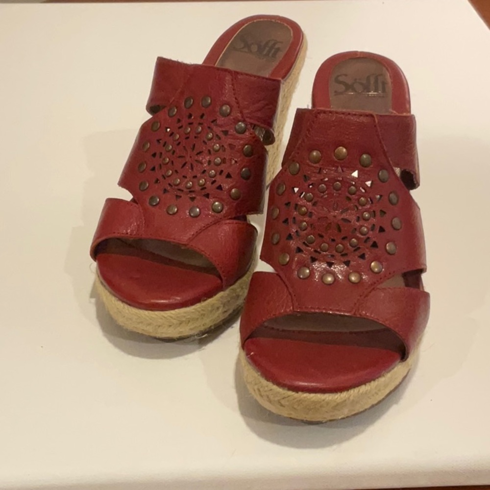 Red Wedge Sandle. Söfft. Never Worn. 7 1/2